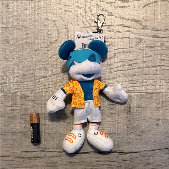 Aulani Mickey Mouse Key chain - Picture 5 of 5